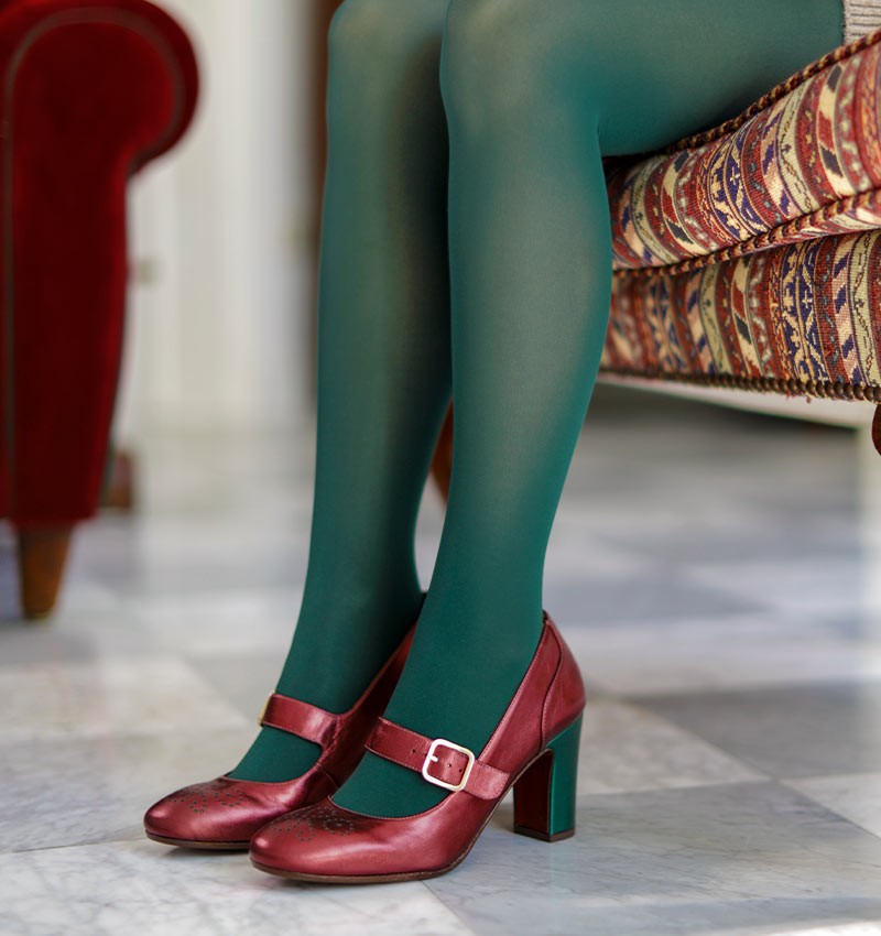 What colour of shoes and bag will match a dark green dress? - Quora