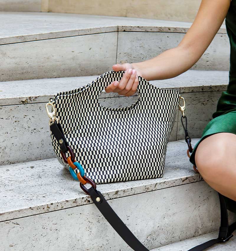 TOMIKO BLACK & WHITE CHiE MIHARA handbags