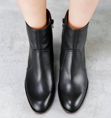 NAREYA CHiE MIHARA boots