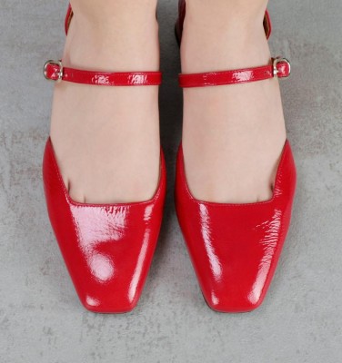 HINDYA RED CHiE MIHARA shoes