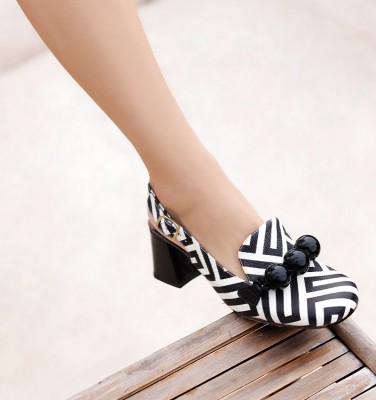 MOBY BLACK & WHITE CHiE MIHARA zapatos