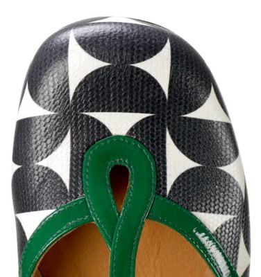 MODAY BLACK & WHITE CHiE MIHARA shoes