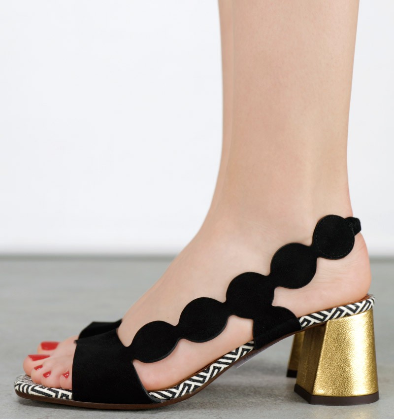 ROKA BLACK CHiE MIHARA sandals