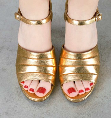 CEBERANO GOLD CHiE MIHARA sandals