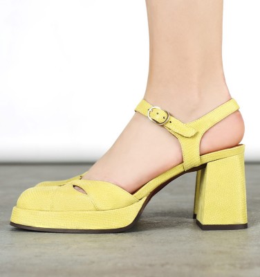 Yellow shoes plateau clearance