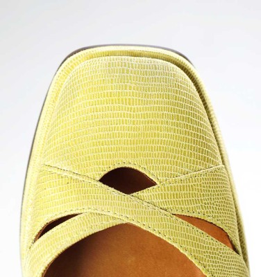 IDINA YELLOW CHiE MIHARA shoes