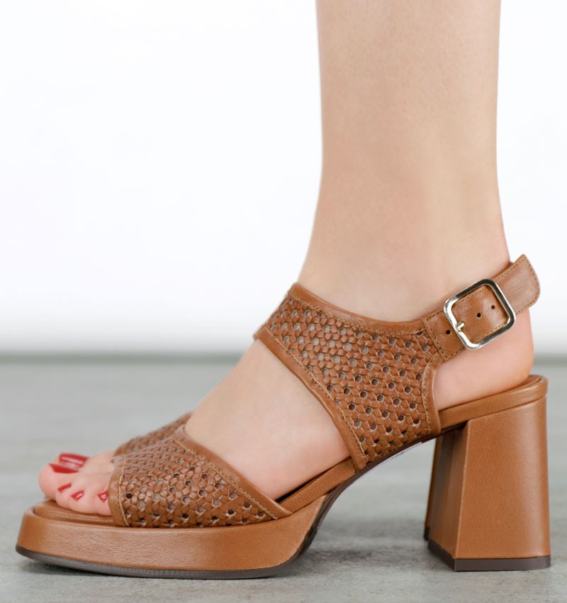 NEIT BROWN CHiE MIHARA sandals