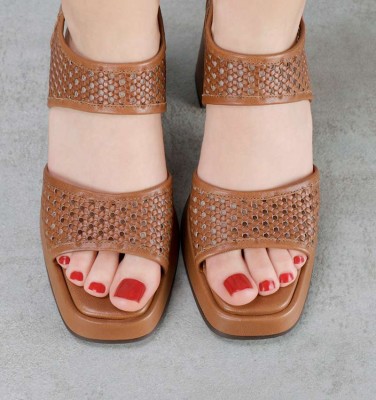 NEIT BROWN CHiE MIHARA sandales