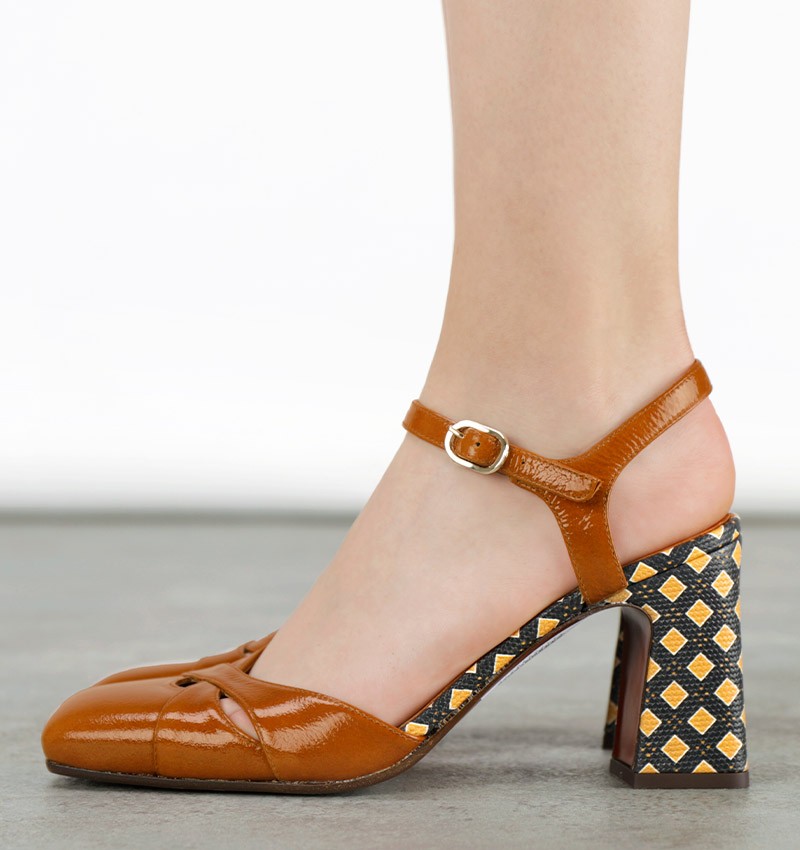 OIDINA BROWN CHiE MIHARA shoes