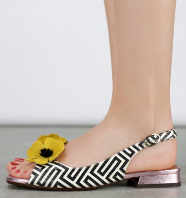 TAYDA BLACK & WHITE CHiE MIHARA sandals