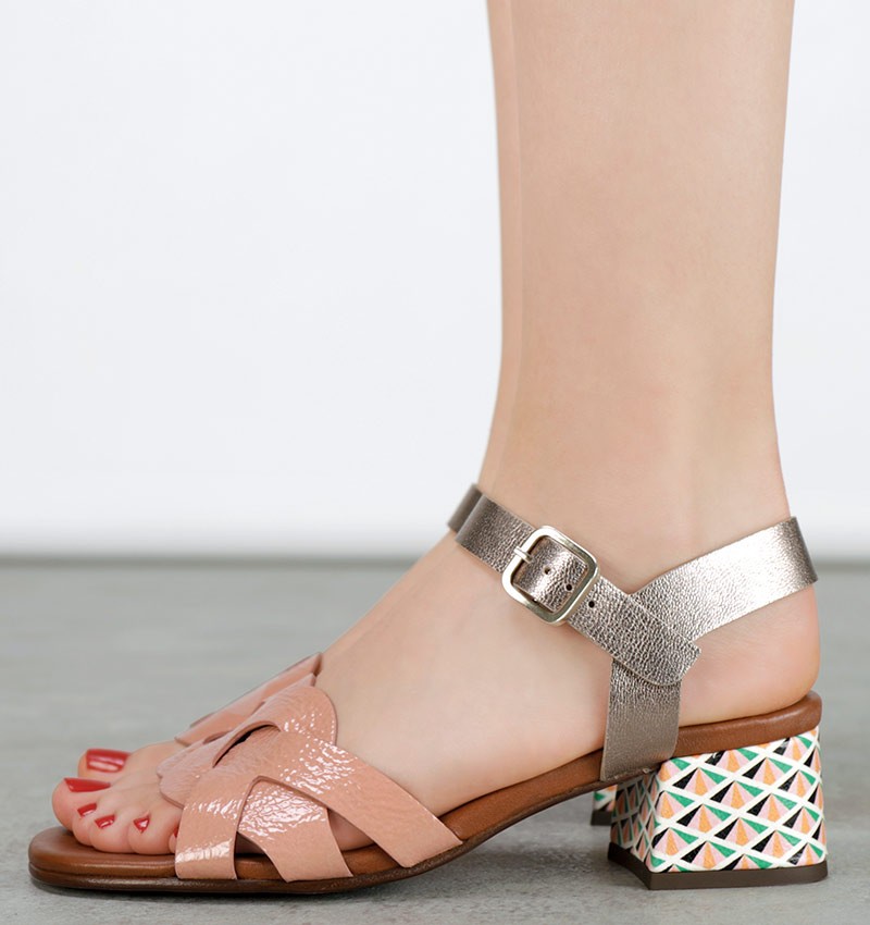 QUAURA PINK CHiE MIHARA sandals