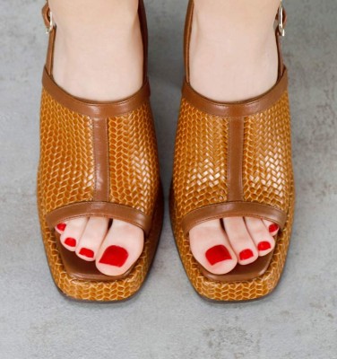 ZIMI BROWN CHiE MIHARA sandales