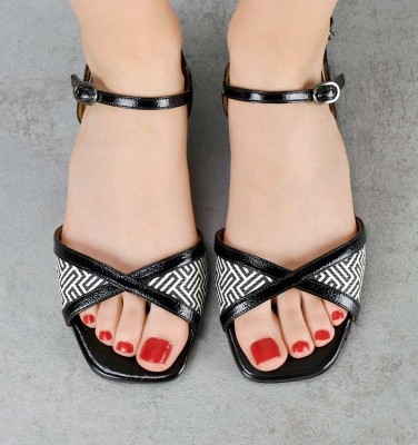 TIKI BLACK & WHITE CHiE MIHARA sandals