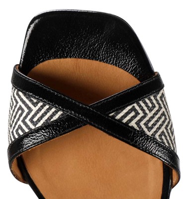 TIKI BLACK & WHITE CHiE MIHARA sandals