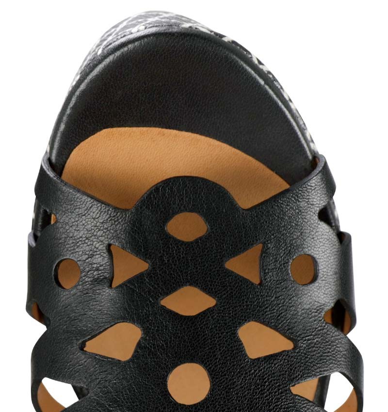 JELELE BLACK & WHITE CHiE MIHARA sandals