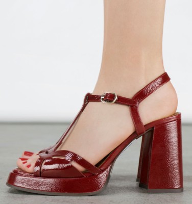 ZINTO RED CHiE MIHARA sandales