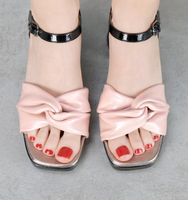 GELIA PINK CHiE MIHARA sandals
