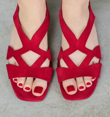 TAINI RED CHiE MIHARA sandals