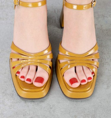 NAIEL ORANGE CHiE MIHARA sandals