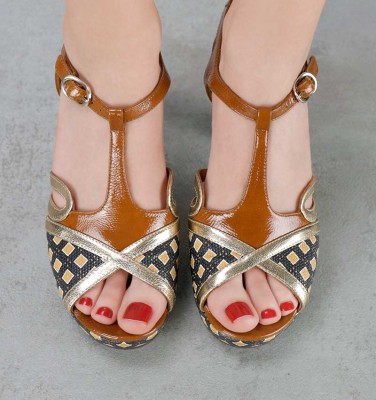 EKAI MULTI CHiE MIHARA sandals