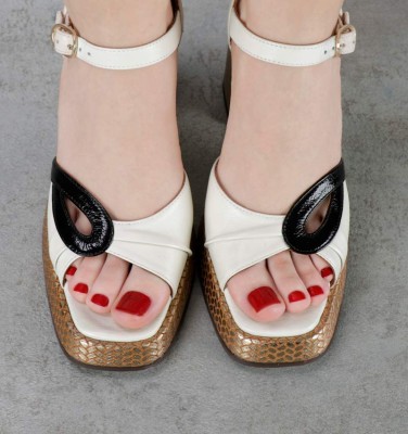 ZALE OFF-WHITE CHiE MIHARA sandales