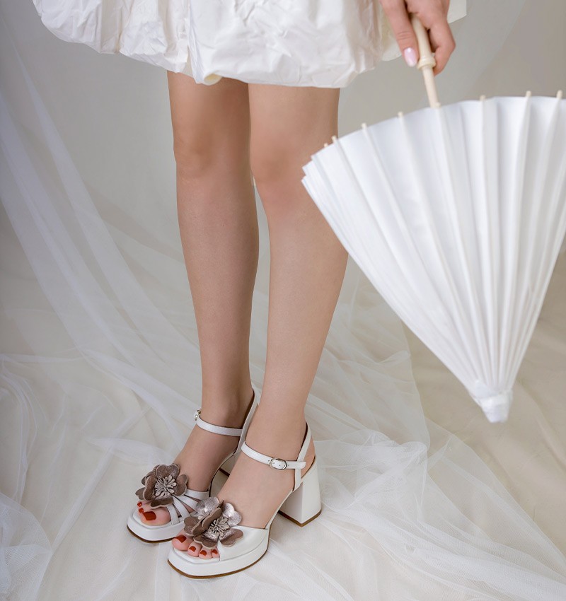 BRI-NASSUN OFF-WHITE CHiE MIHARA chaussures