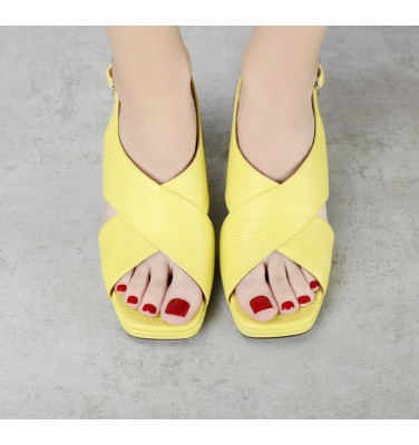 GESTO YELLOW CHiE MIHARA sandals