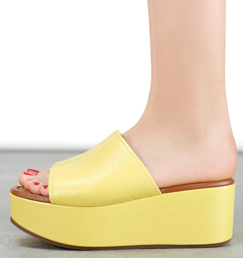 DUCI YELLOW CHiE MIHARA sandals