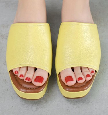 DUCI YELLOW CHiE MIHARA sandales