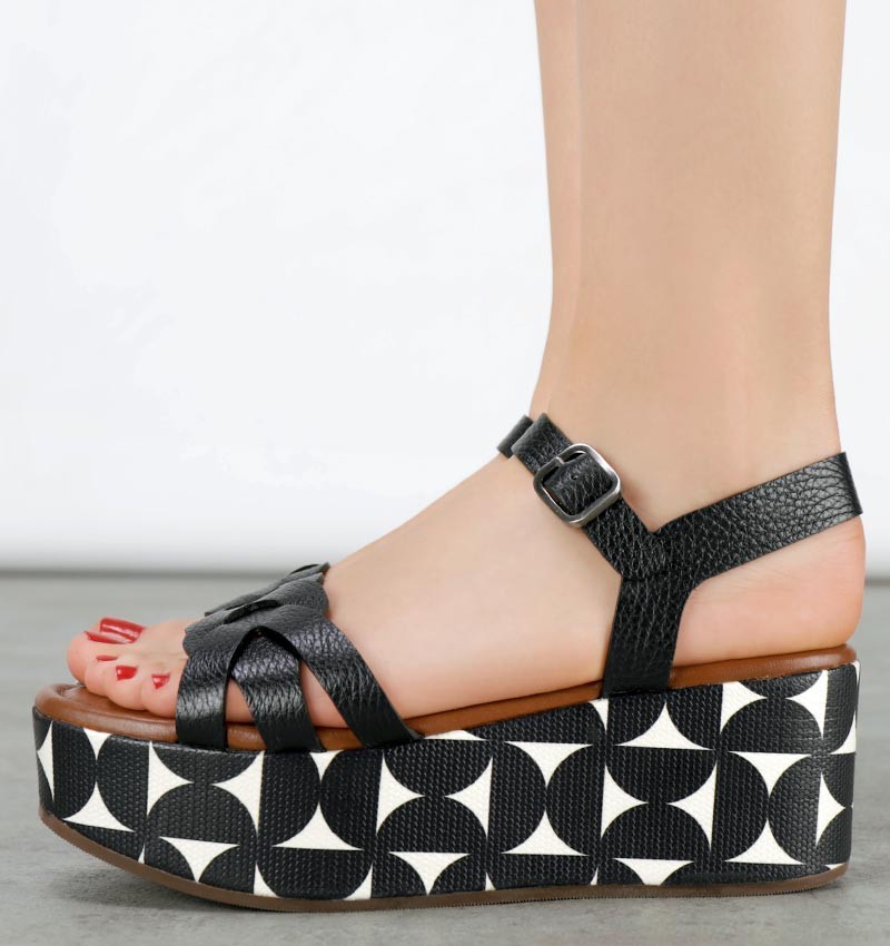DOYKI BLACK CHiE MIHARA sandals