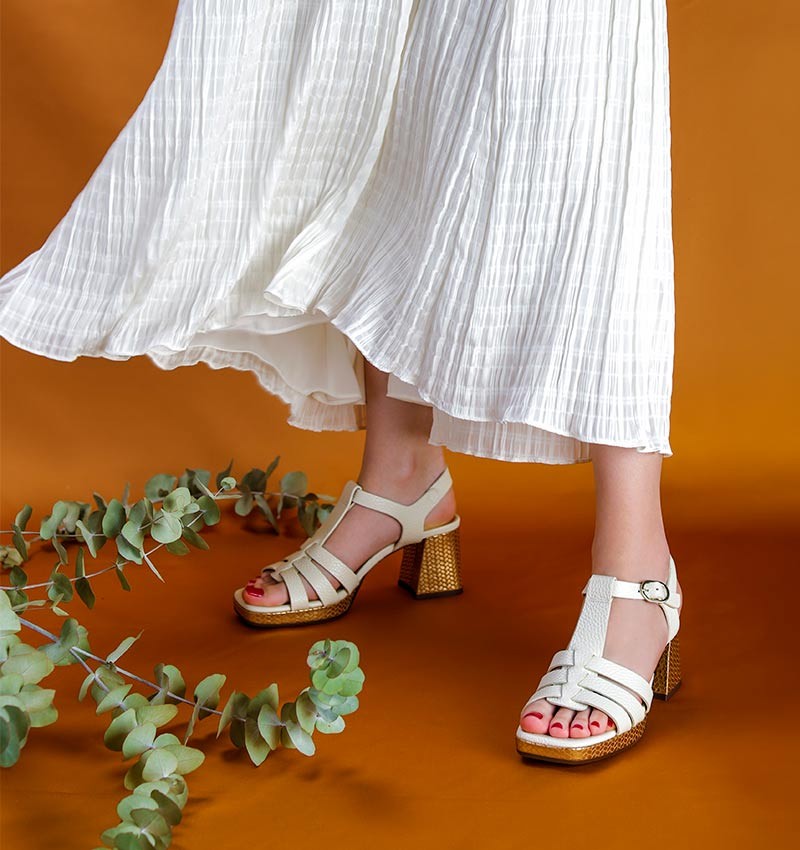 GAPAXI WHITE CHiE MIHARA sandals