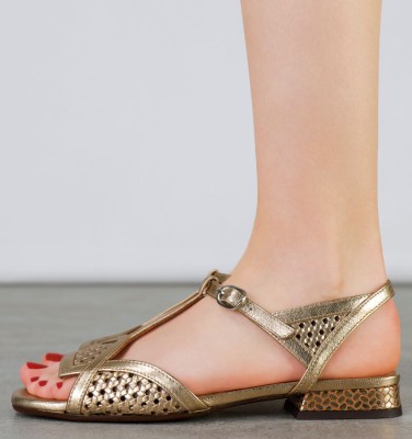 TENCHA GOLD CHiE MIHARA sandals