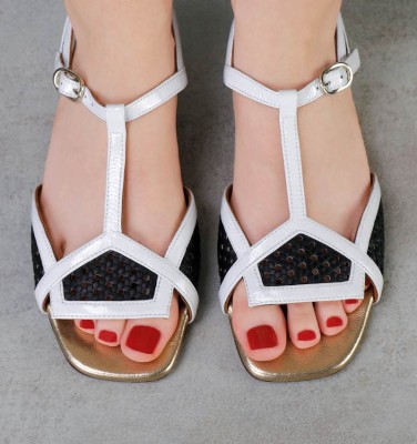 TENCHA BLACK & WHITE CHiE MIHARA sandals
