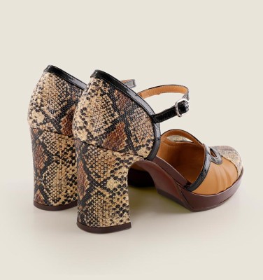 DEMOI BROWN CHiE MIHARA shoes
