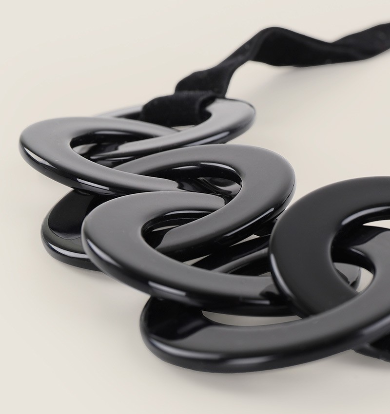 collier-wapa-noir
