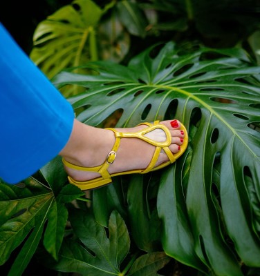 TUMACH YELLOW CHiE MIHARA sandalias