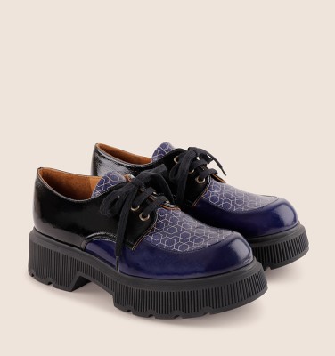 QAMBA NAVY CHiE MIHARA shoes