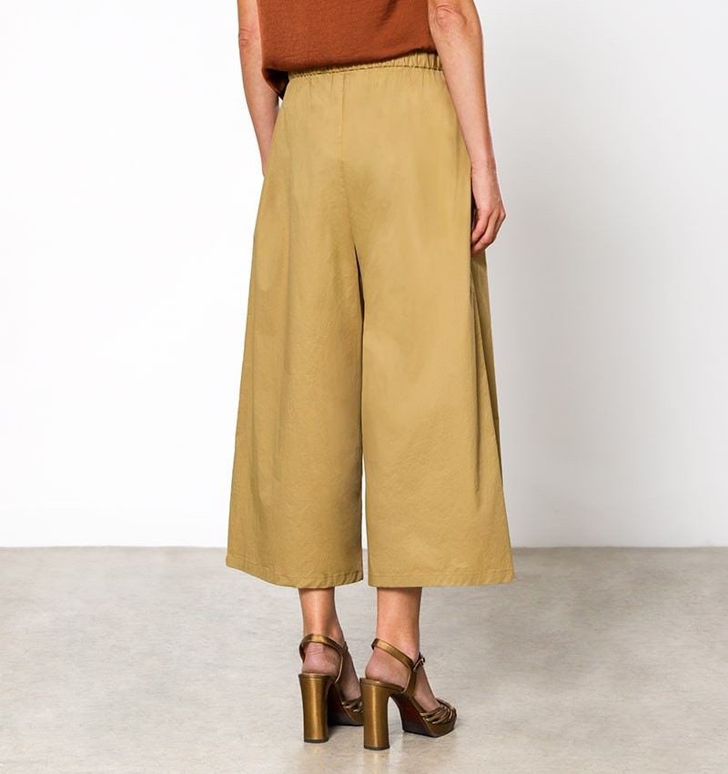 beige-hose-pamira