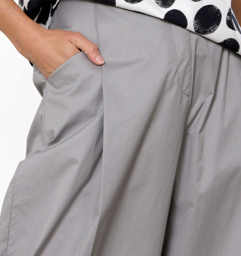 paz-pants-nude