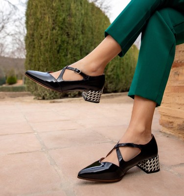 JARENYO BLACK CHiE MIHARA zapatos