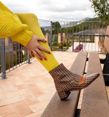 JEYBO BROWN CHiE MIHARA boots