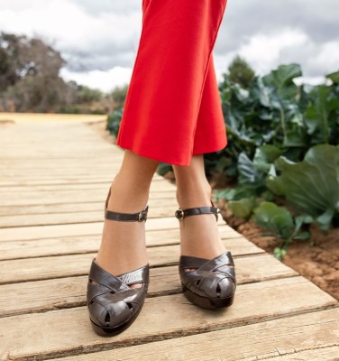 YEMIN GREY CHiE MIHARA shoes