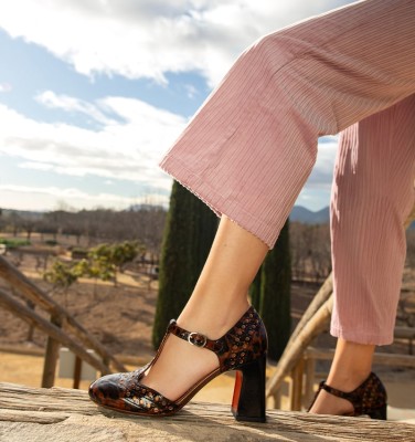 MANTE BROWN & BLACK CHiE MIHARA zapatos