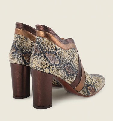 EBIU BROWN CHiE MIHARA boots