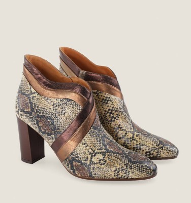 EBIU BROWN CHiE MIHARA boots