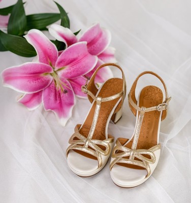 BRI-KERRIN OFF WHITE CHiE MIHARA sandalias