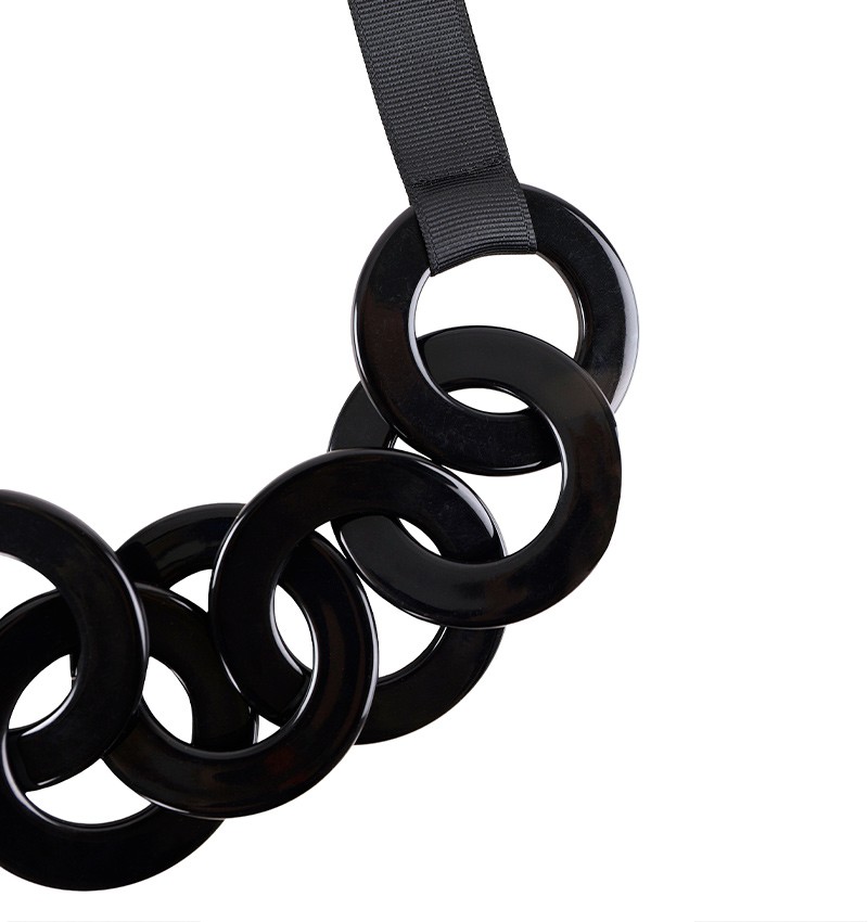 collar-black