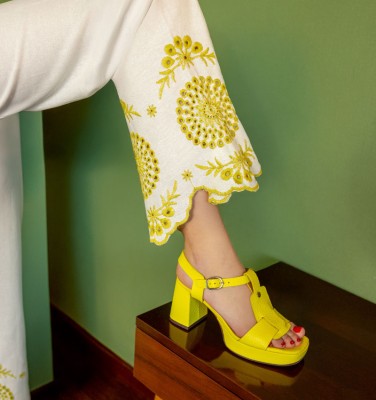 GESPO YELLOW CHiE MIHARA sandales