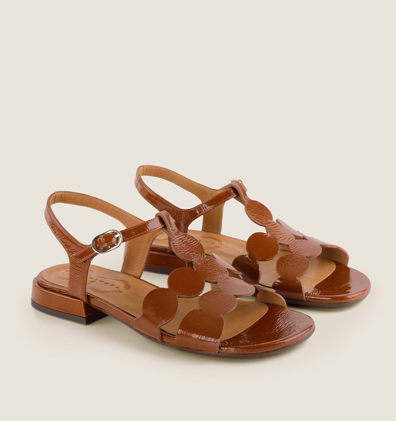 TOIKA BROWN CHiE MIHARA sandals