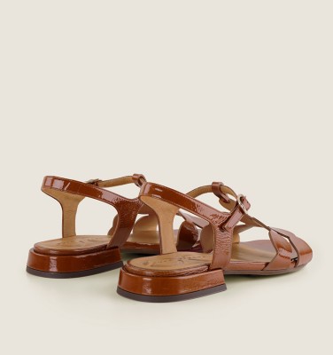 TOIKA BROWN CHiE MIHARA sandals